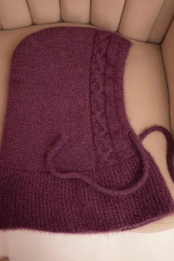 Moteriška tamsiai violetinė kepurė Berlin