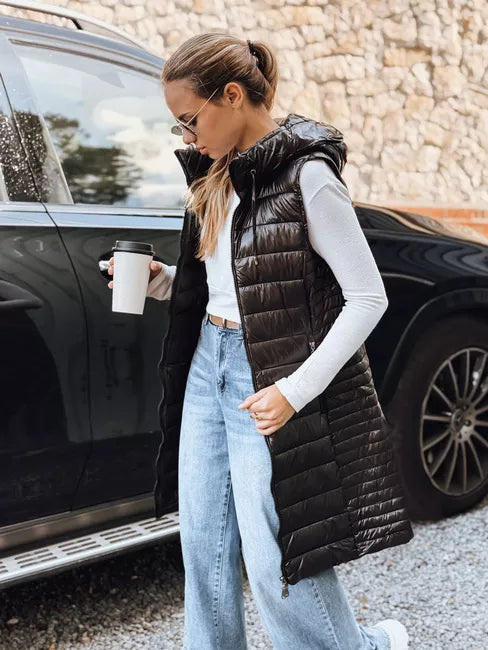 Moteriška juoda liemenė su gobtuvu Warm