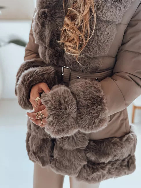 Moteriška tamsiai ruda striukė su kailiu City