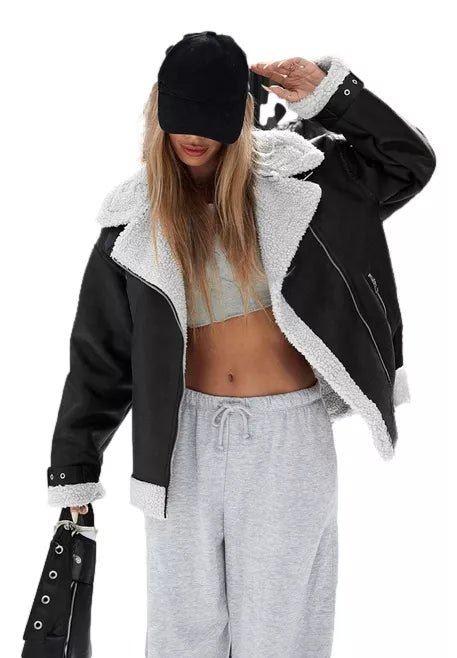 Moteriška juoda baikerio striukė su kialiu Loren