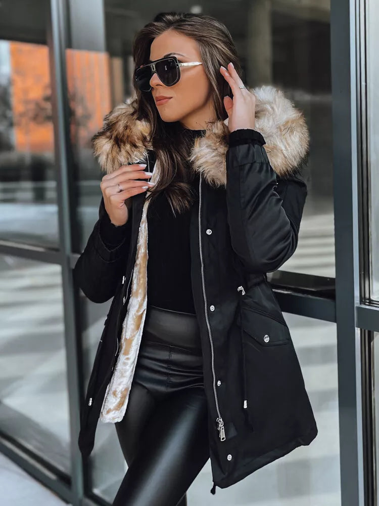 Juoda su šviesiu kailiuku moteriška striukė Garnit