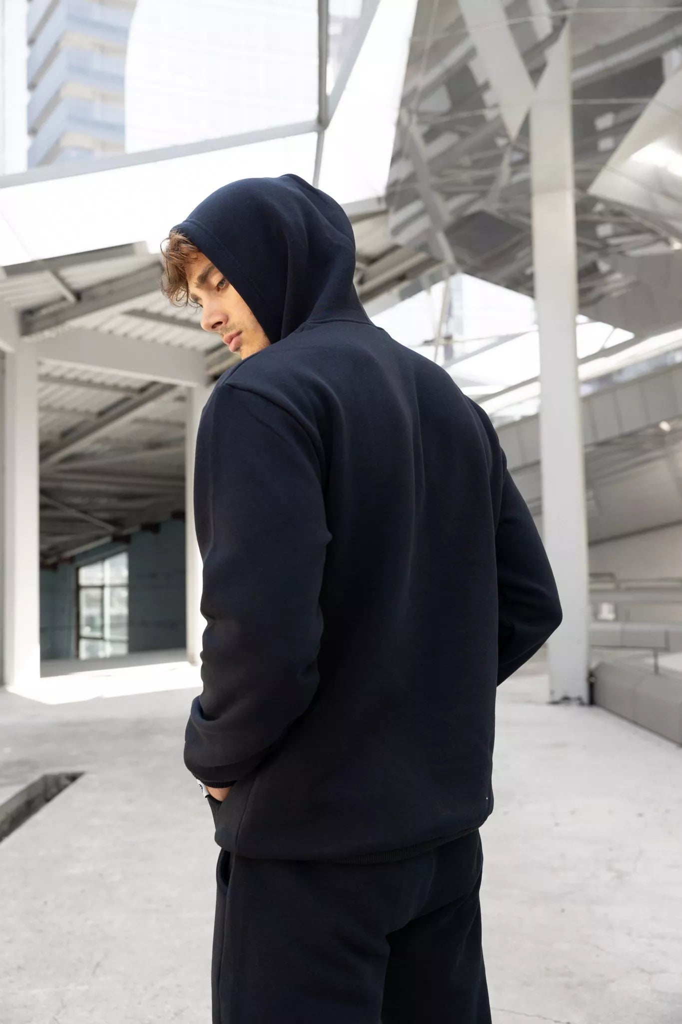 Juodas vyriškas komplektas su gobtuvu Agero