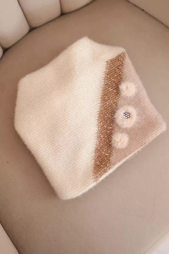 Moteriška baltos spalvos kepurė Rose