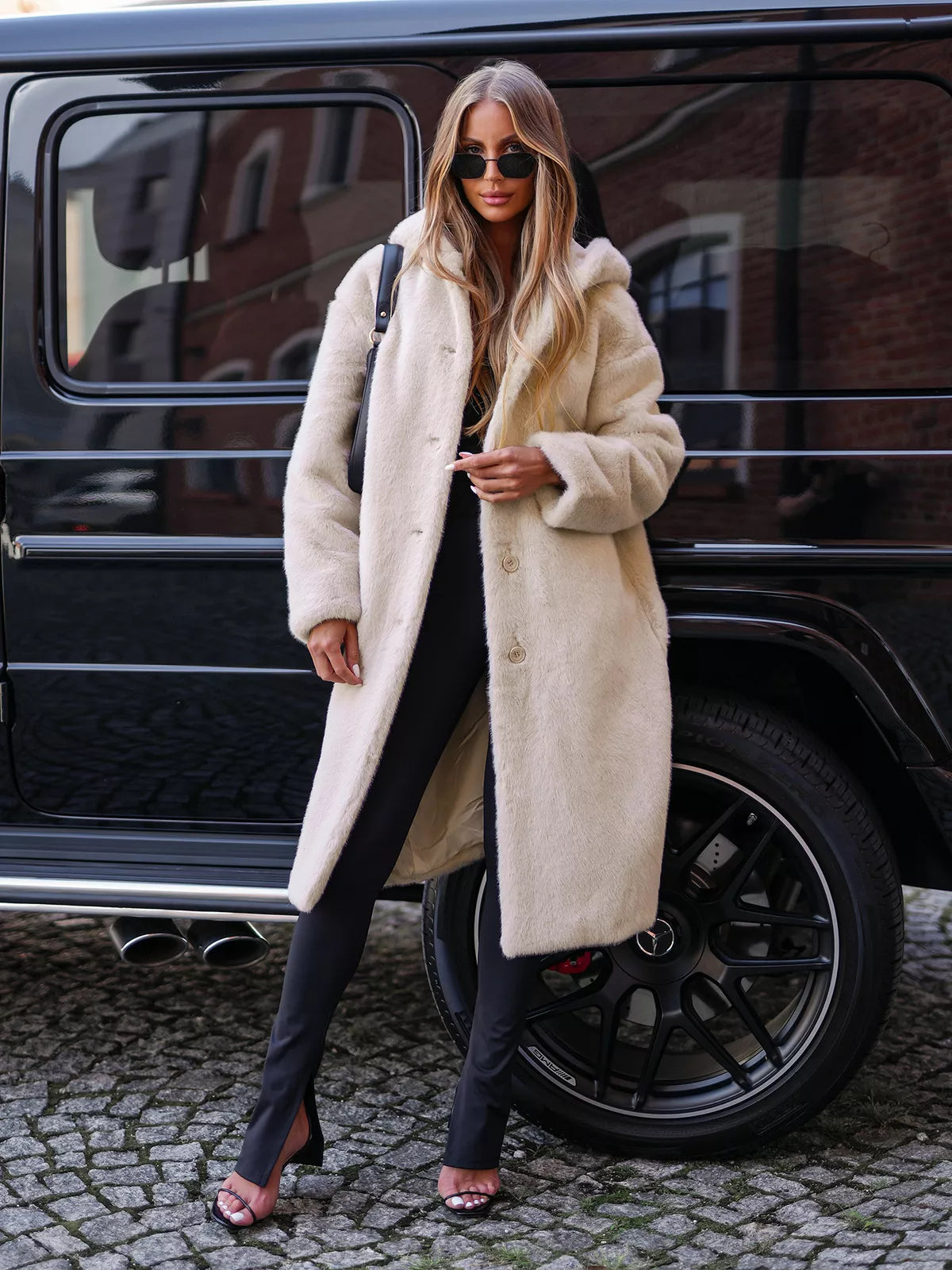 Moteriška ilga rusva žieminė striukė iš dirbtinio kailio Vesta