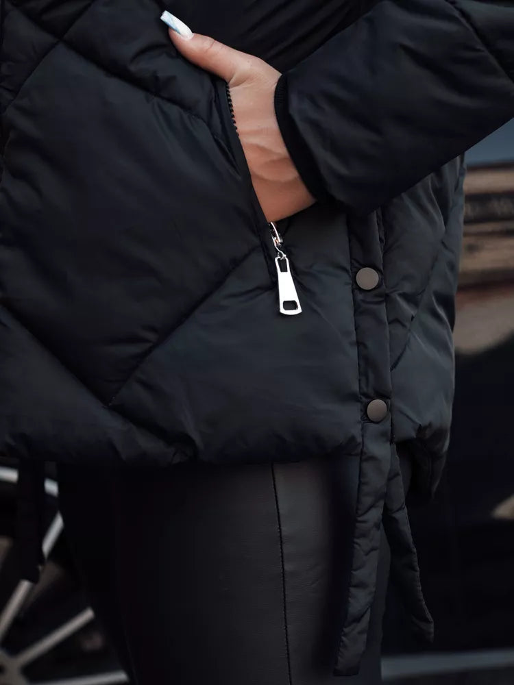 Moteriška juoda dygsniuota žieminė striukė Sisi