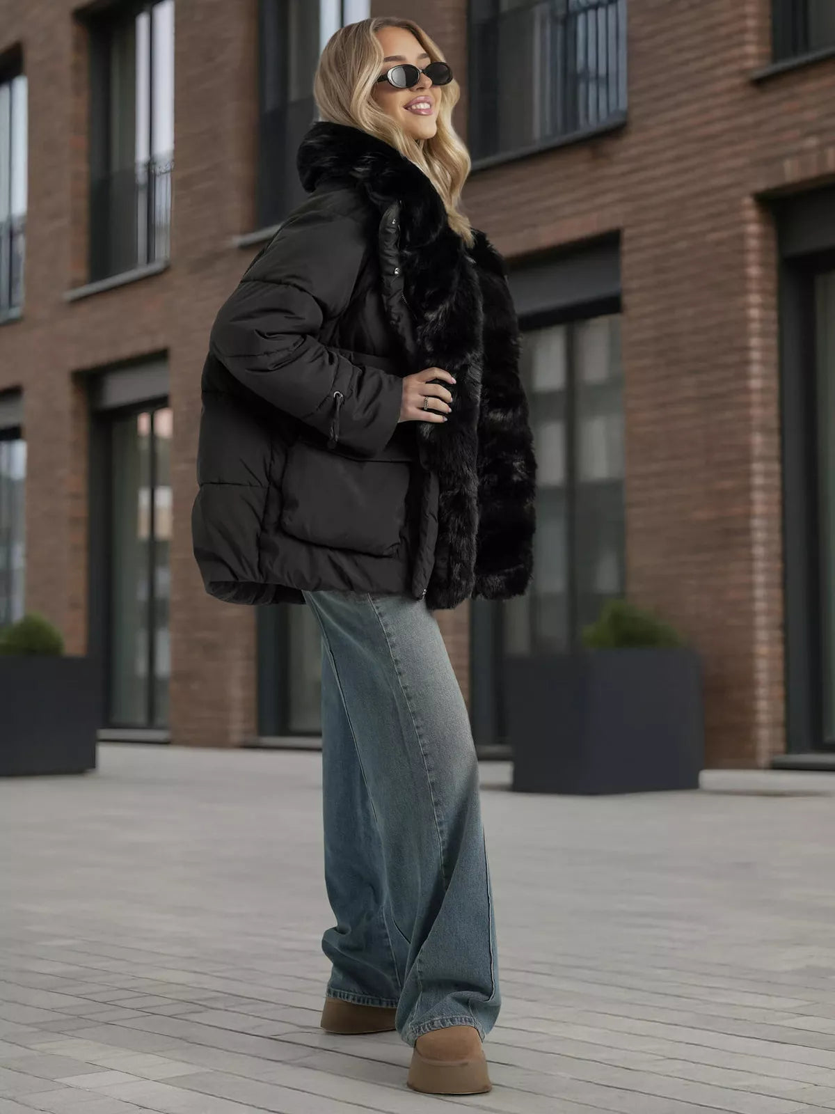 Moteriška juoda striukė su kailiu Sora