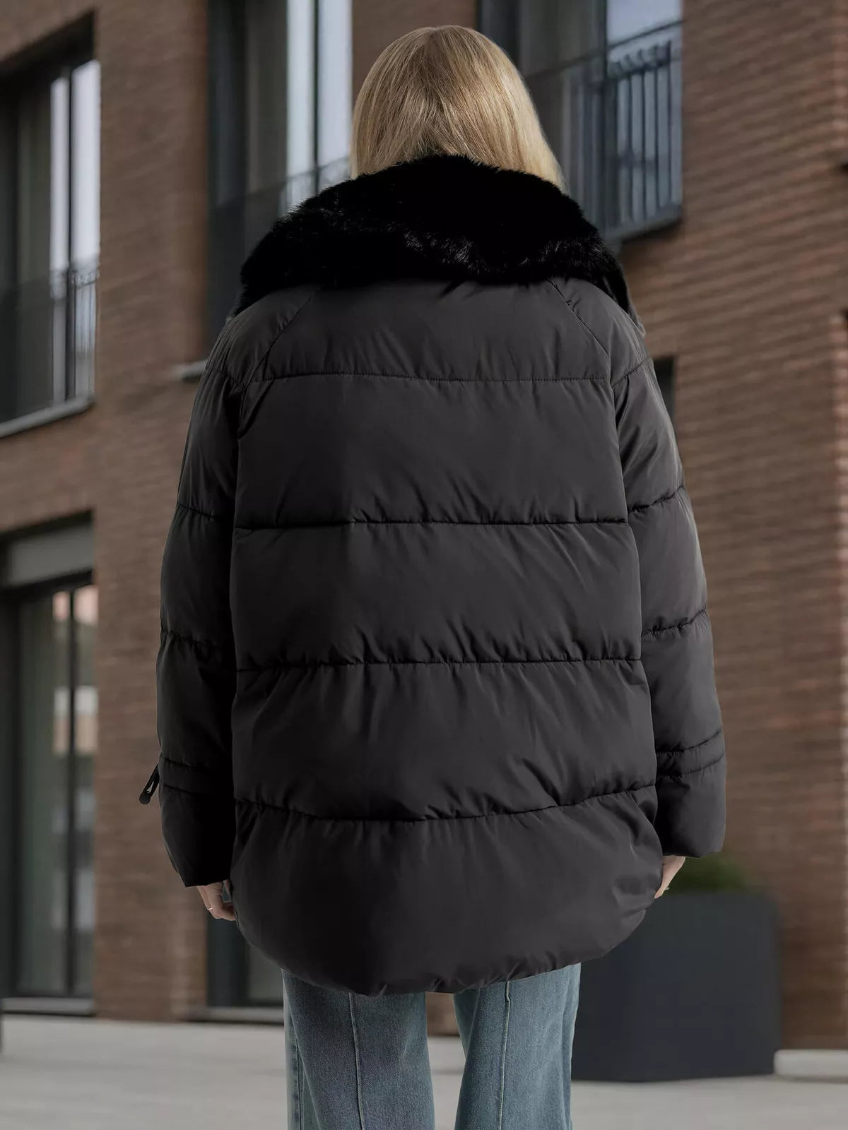 Moteriška juoda striukė su kailiu Sora