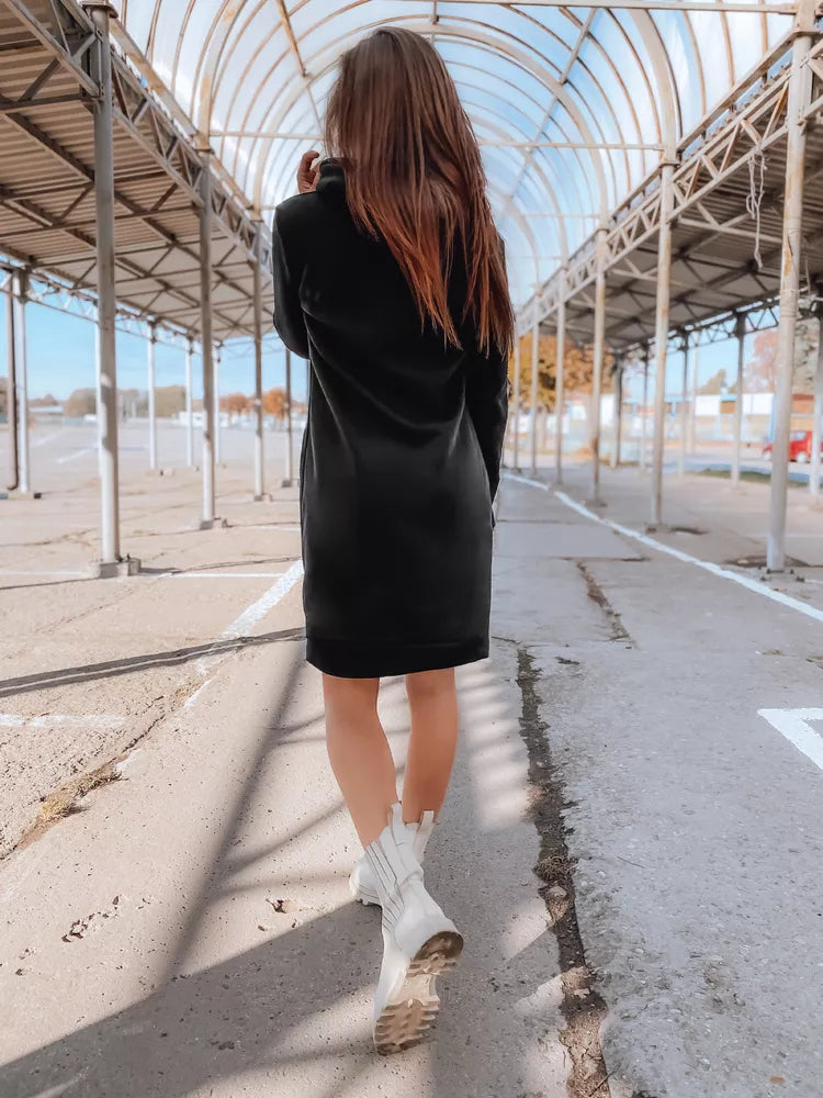 Moteriška juoda suknelė su gobtuvu Margaret