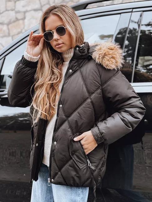 Moteriška juoda žieminė striukė su gobtuvu Mari