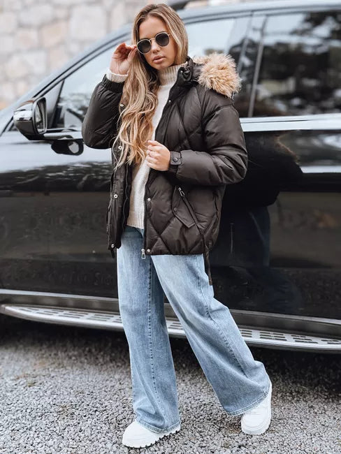 Moteriška juoda žieminė striukė su gobtuvu Mari