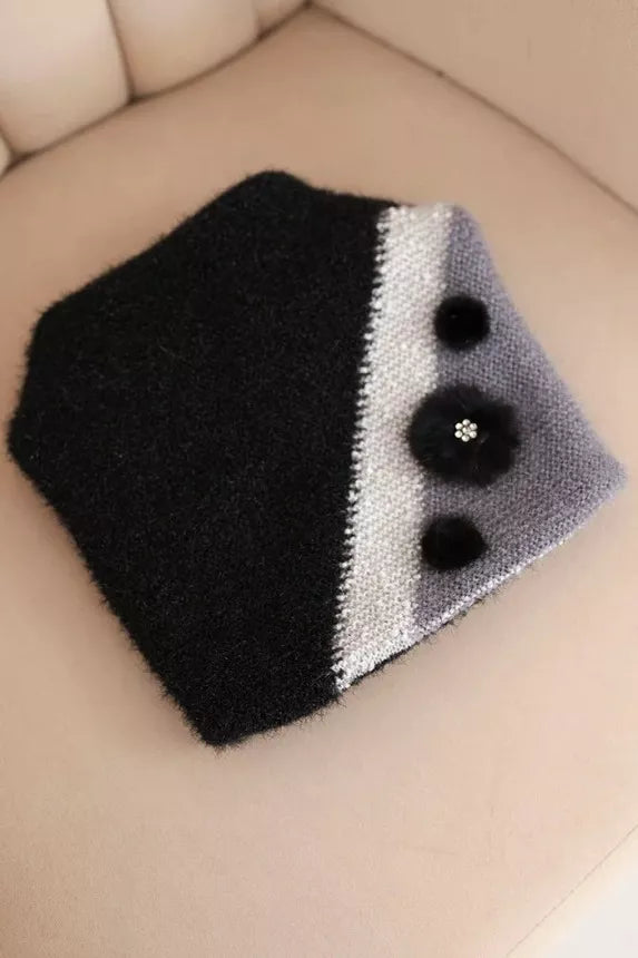 Moteriška juodos spalvos kepurė Rose