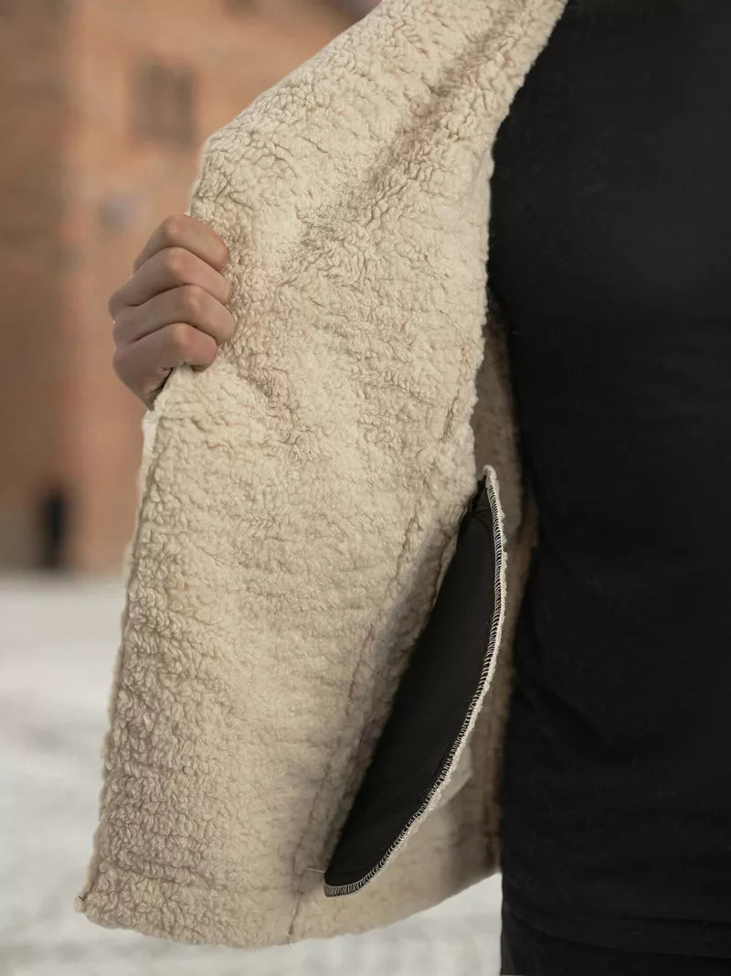 Vyriška juoda odinė striukė su kailiu