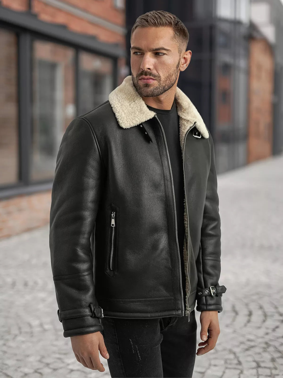 Vyriška juoda odinė striukė su kailiumi Andy