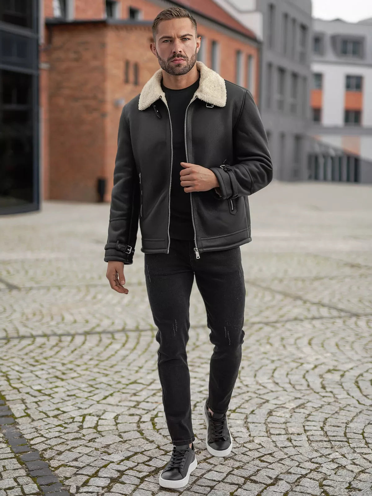 Vyriška juoda odinė striukė su kailiumi Andy