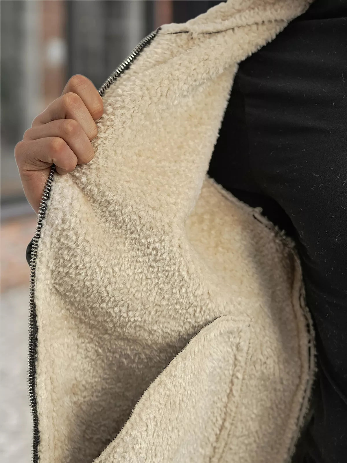 Vyriška juoda odinė striukė su kailiumi Andy