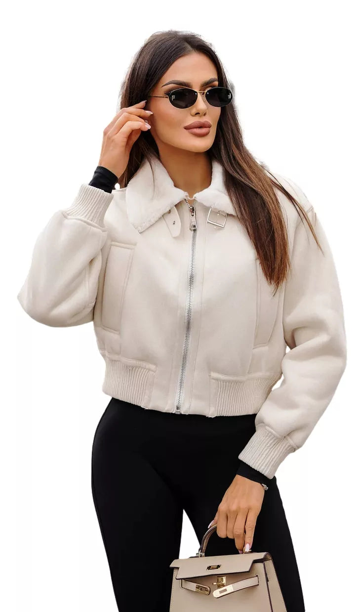 Balta striukė su baltu kailiuku Edit