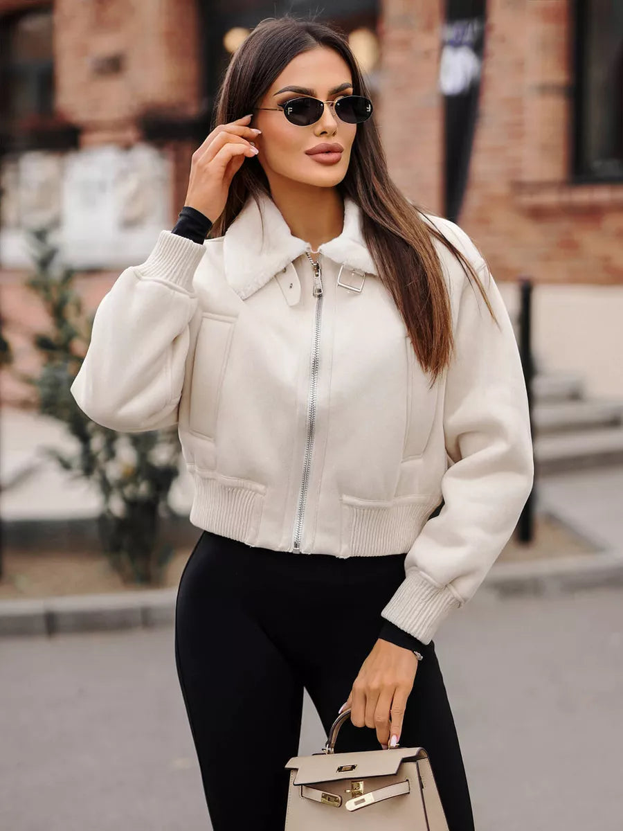 Balta striukė su baltu kailiuku Edit