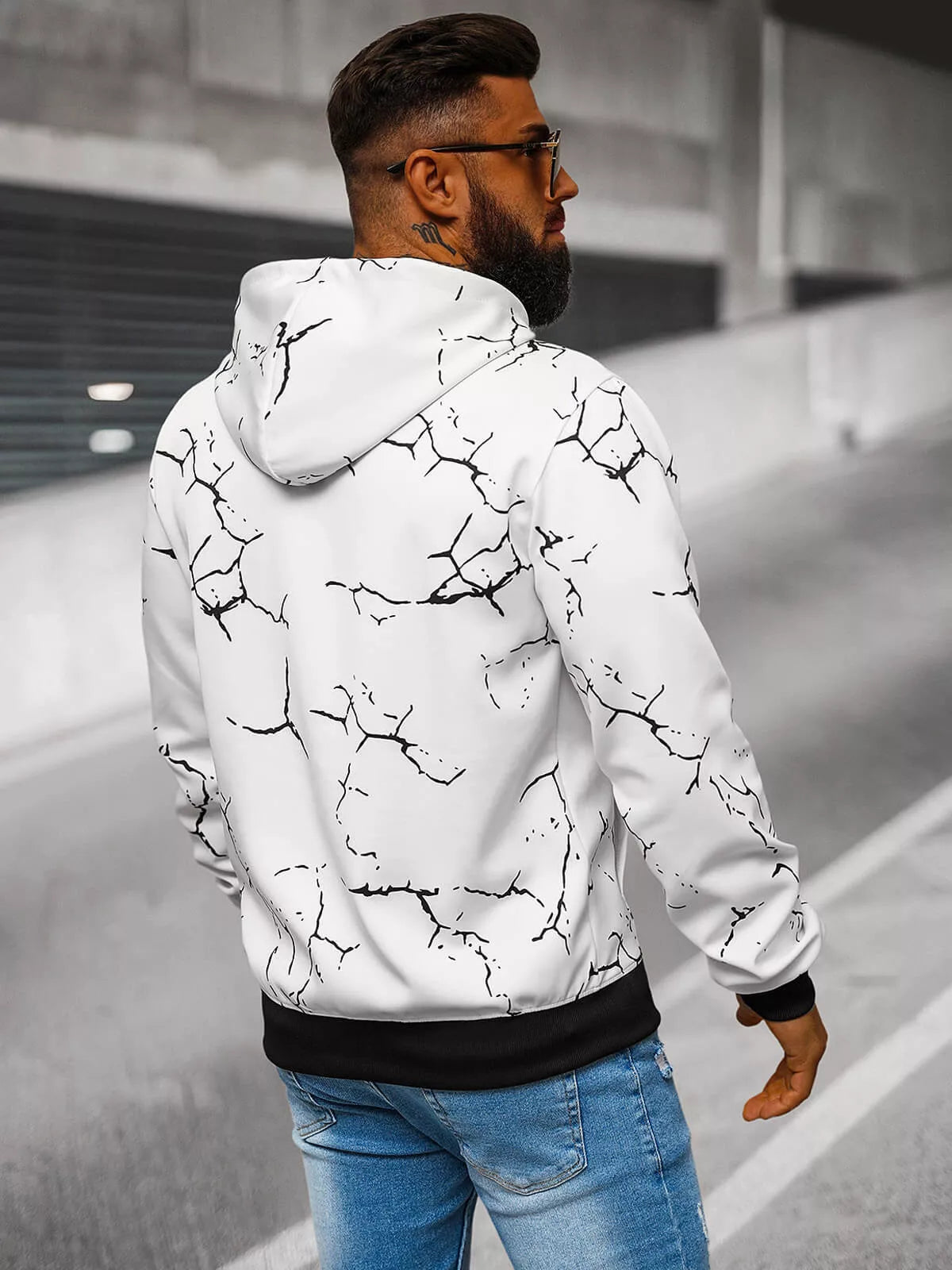 Baltos spalvos džemperis Alban