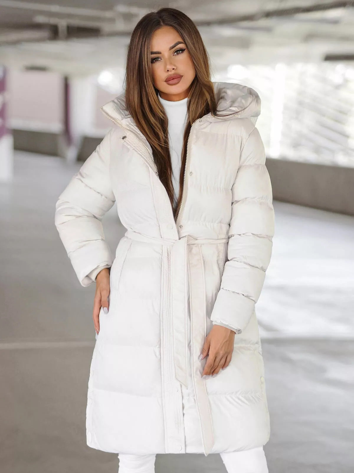 Baltos spalvos žieminis paltas Elin