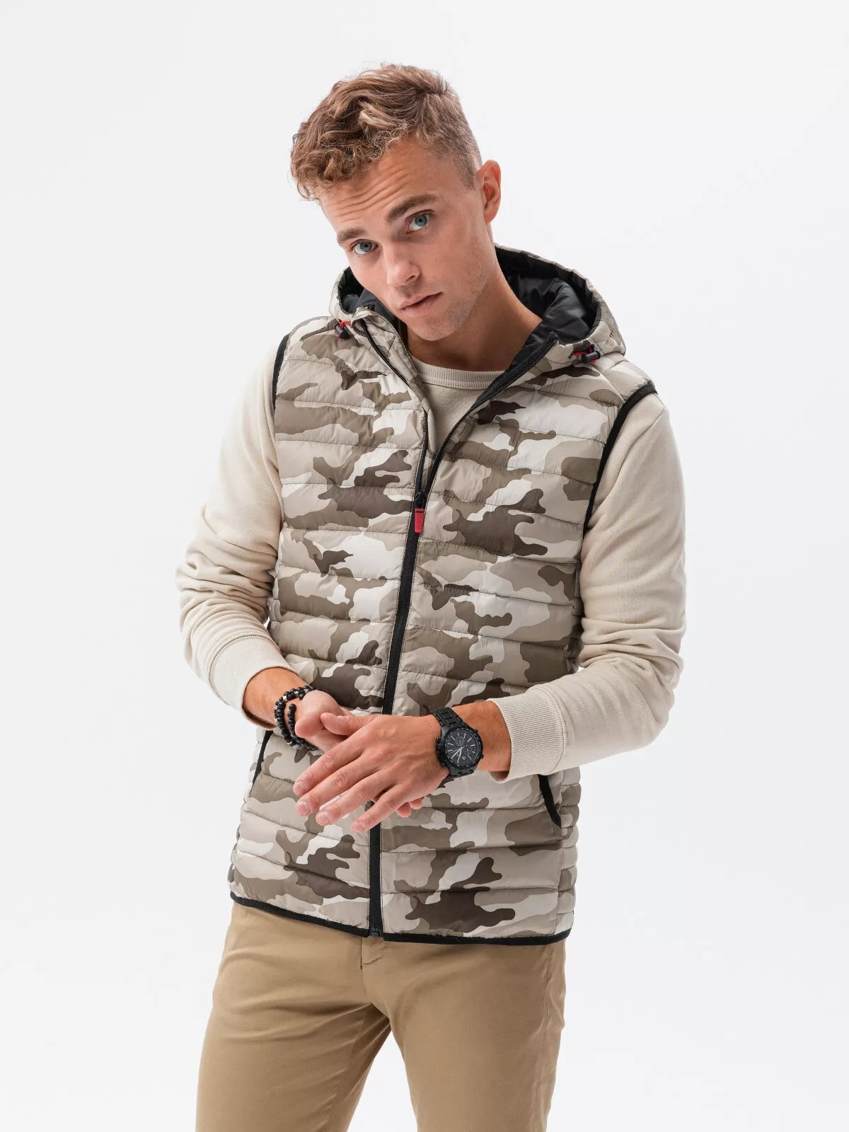 Rusva liemenė su gobtuvu Kener