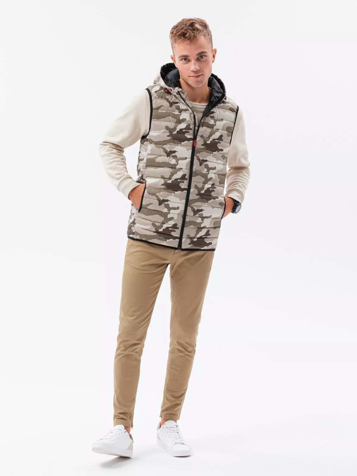 Rusva liemenė su gobtuvu Kener