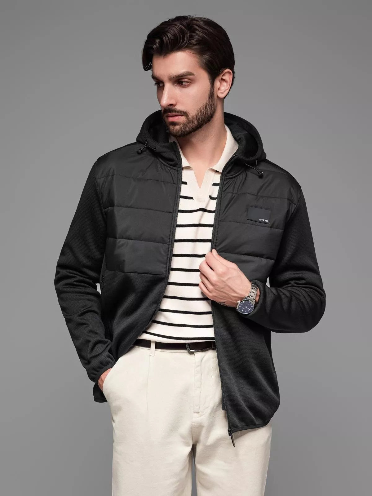 Vyriška juodos spalvos striukė Munt