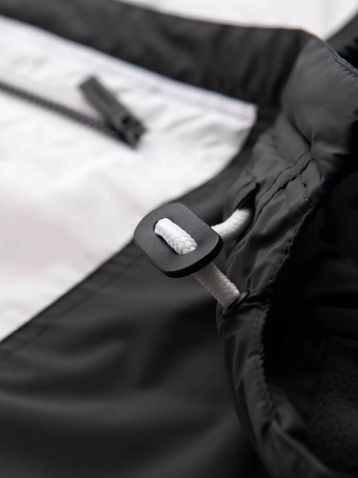 Vyriška tamsiai pilkos spalvos striukė Inito