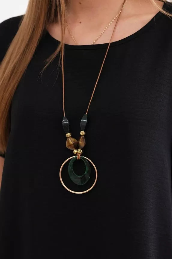 Juodos spalvos suknelė su kišenėmis ir pakabuku Deli