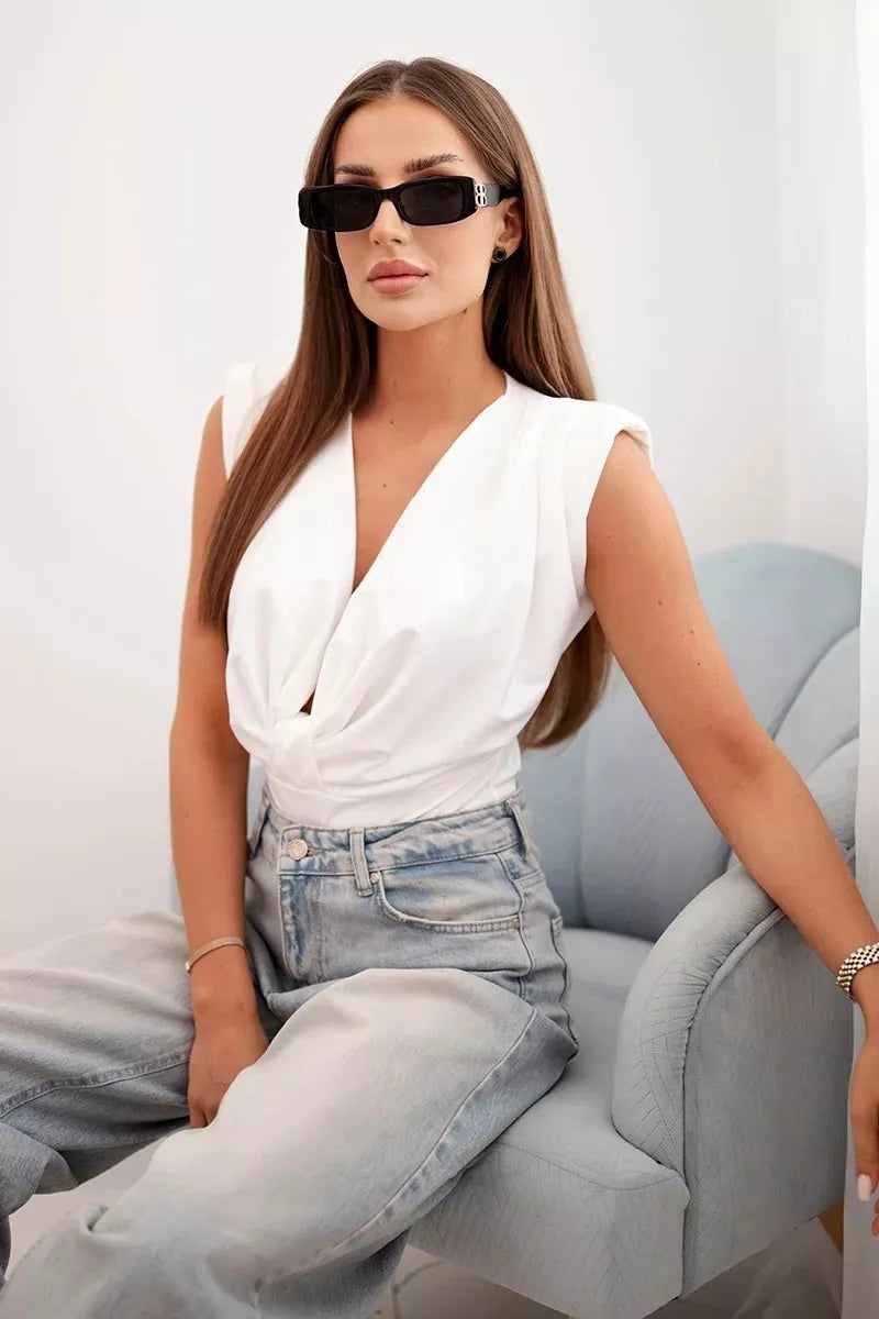 Moteriška palaidinė baltos spalvos su gilia iškirpte Ana