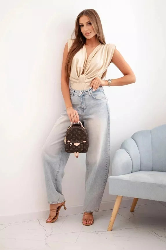 Moteriška palaidinė rusvos spalvos su gilia iškirpte Ana