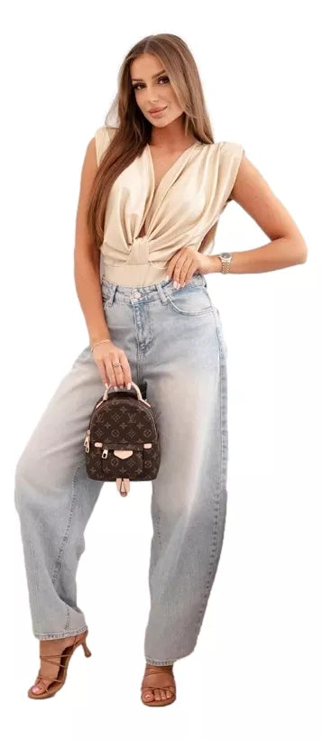 Moteriška palaidinė rusvos spalvos su gilia iškirpte Ana