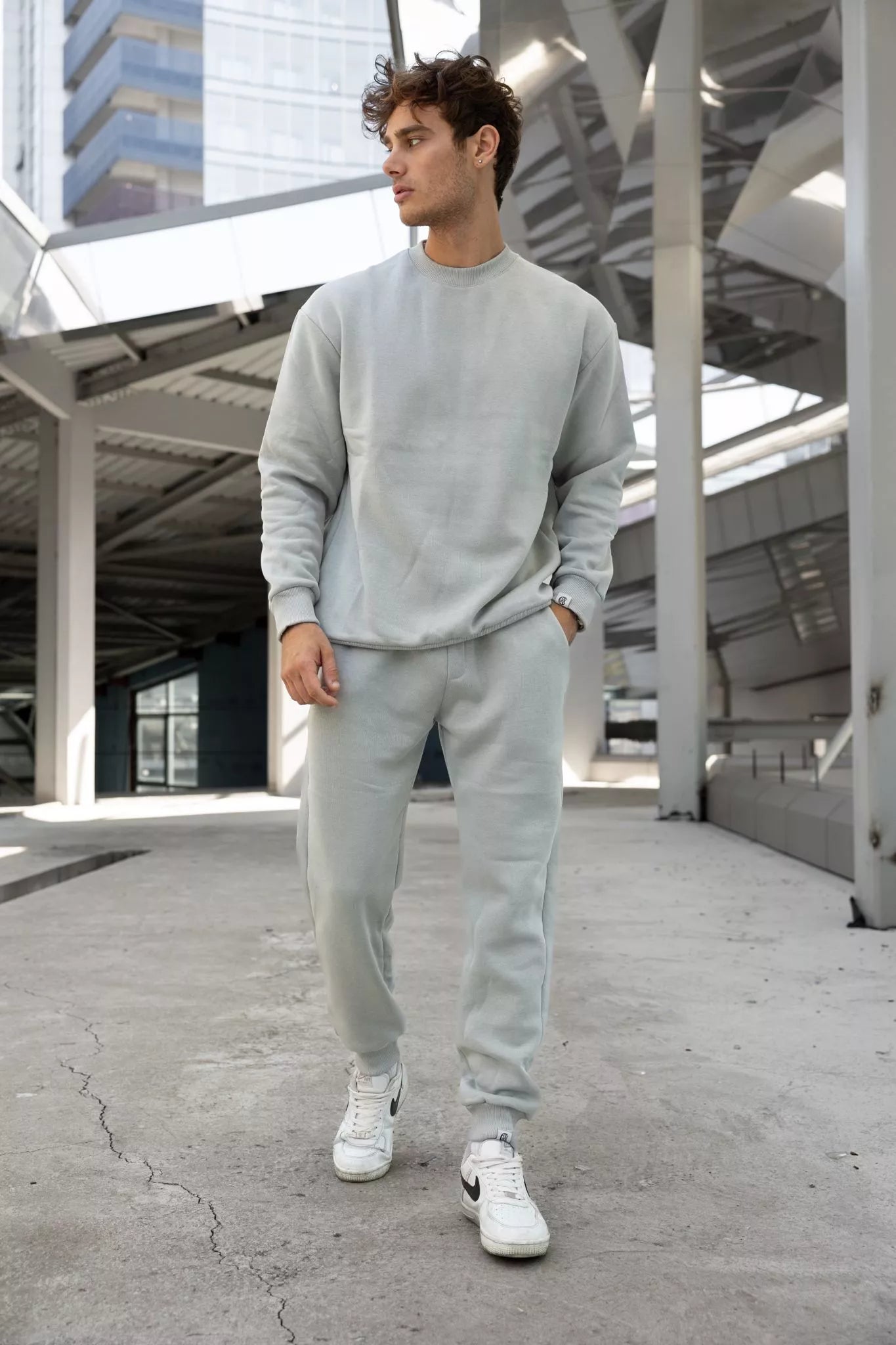 Šviesiai pilkas vyriškas komplektas Lipo