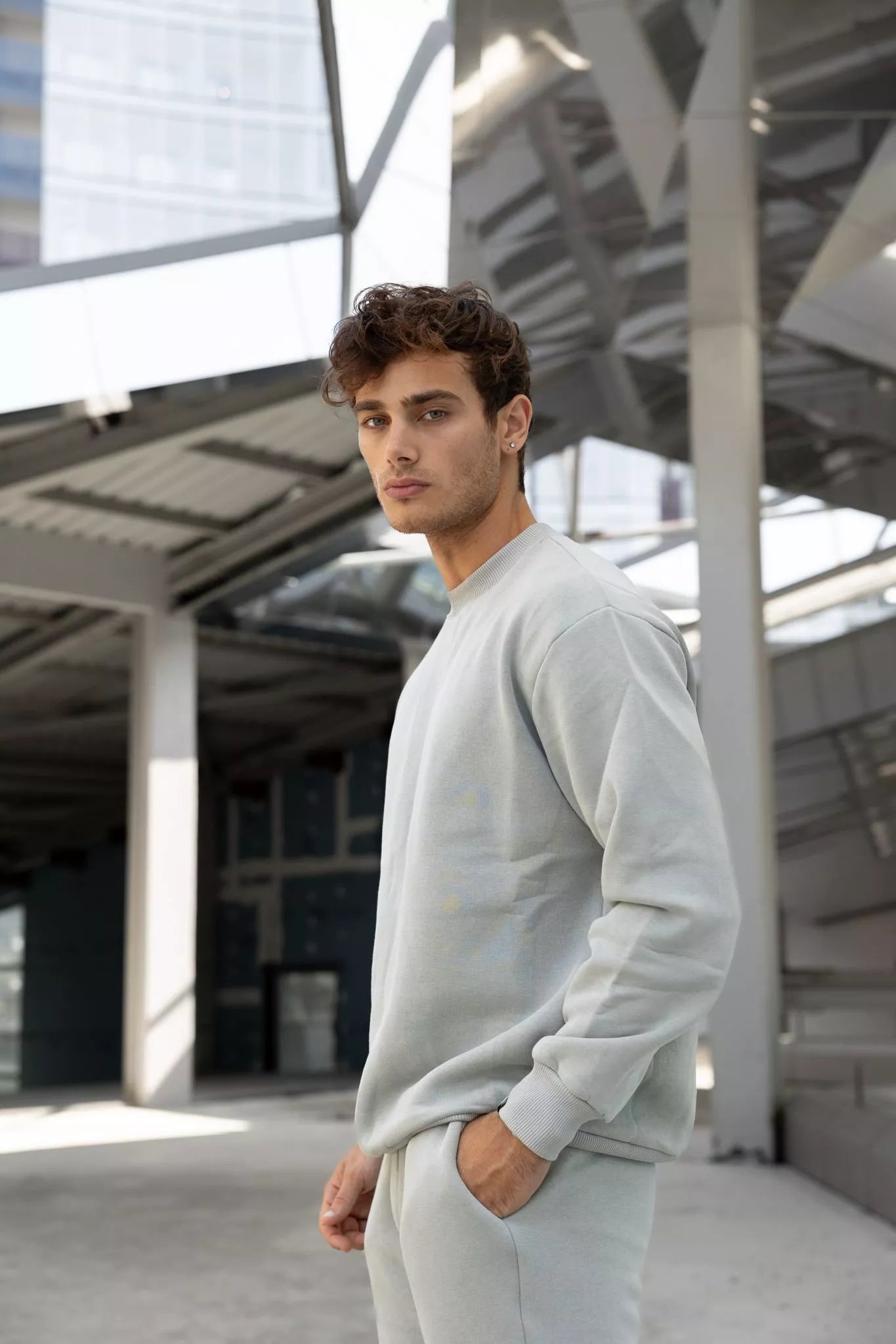 Šviesiai pilkas vyriškas komplektas Lipo