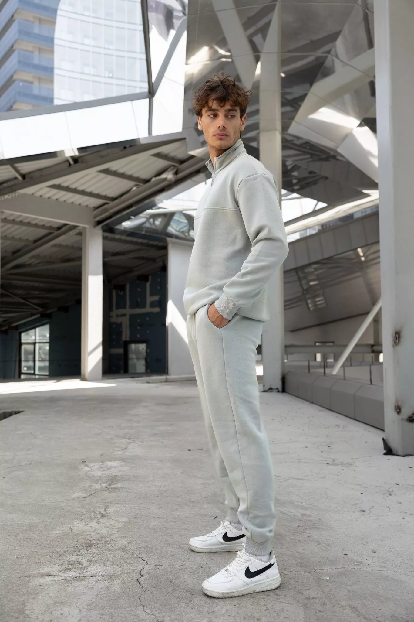 Šviesiai pilkas vyriškas komplektas Lipo