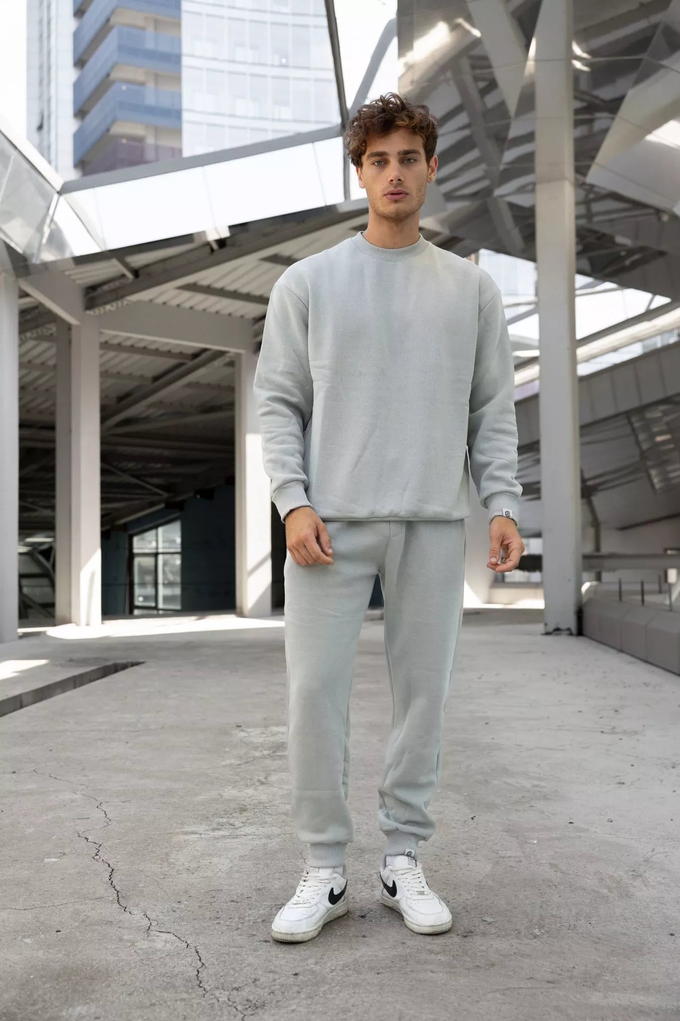 Šviesiai pilkas vyriškas komplektas Lipo