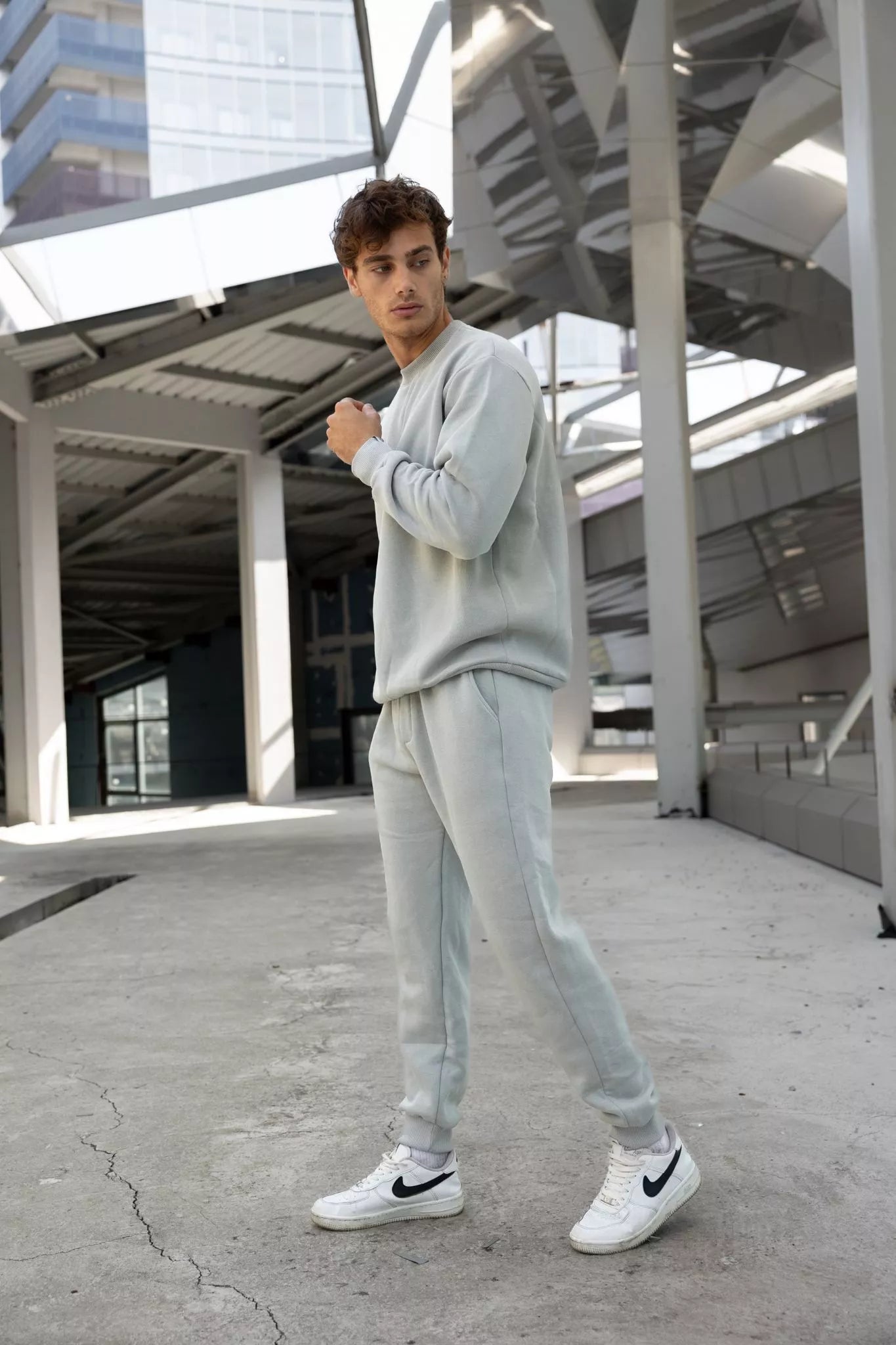 Šviesiai pilkas vyriškas komplektas Lipo