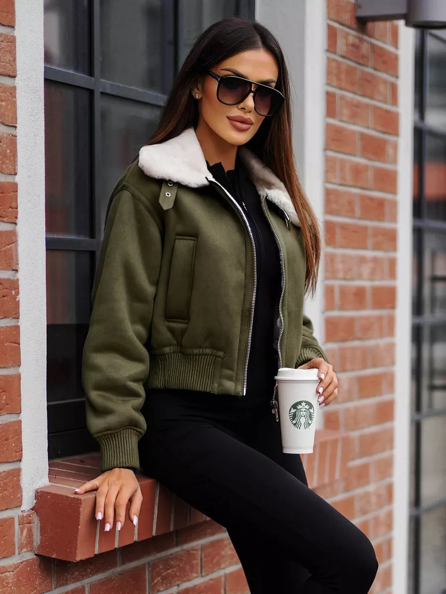 Chaki striukė su baltu kailiuku Edit