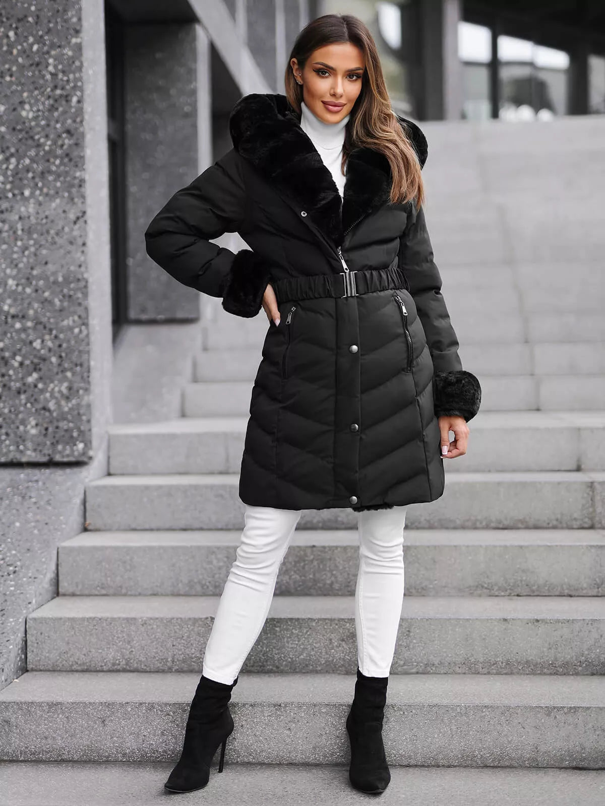 Striukė juoda su kailiu Dorter