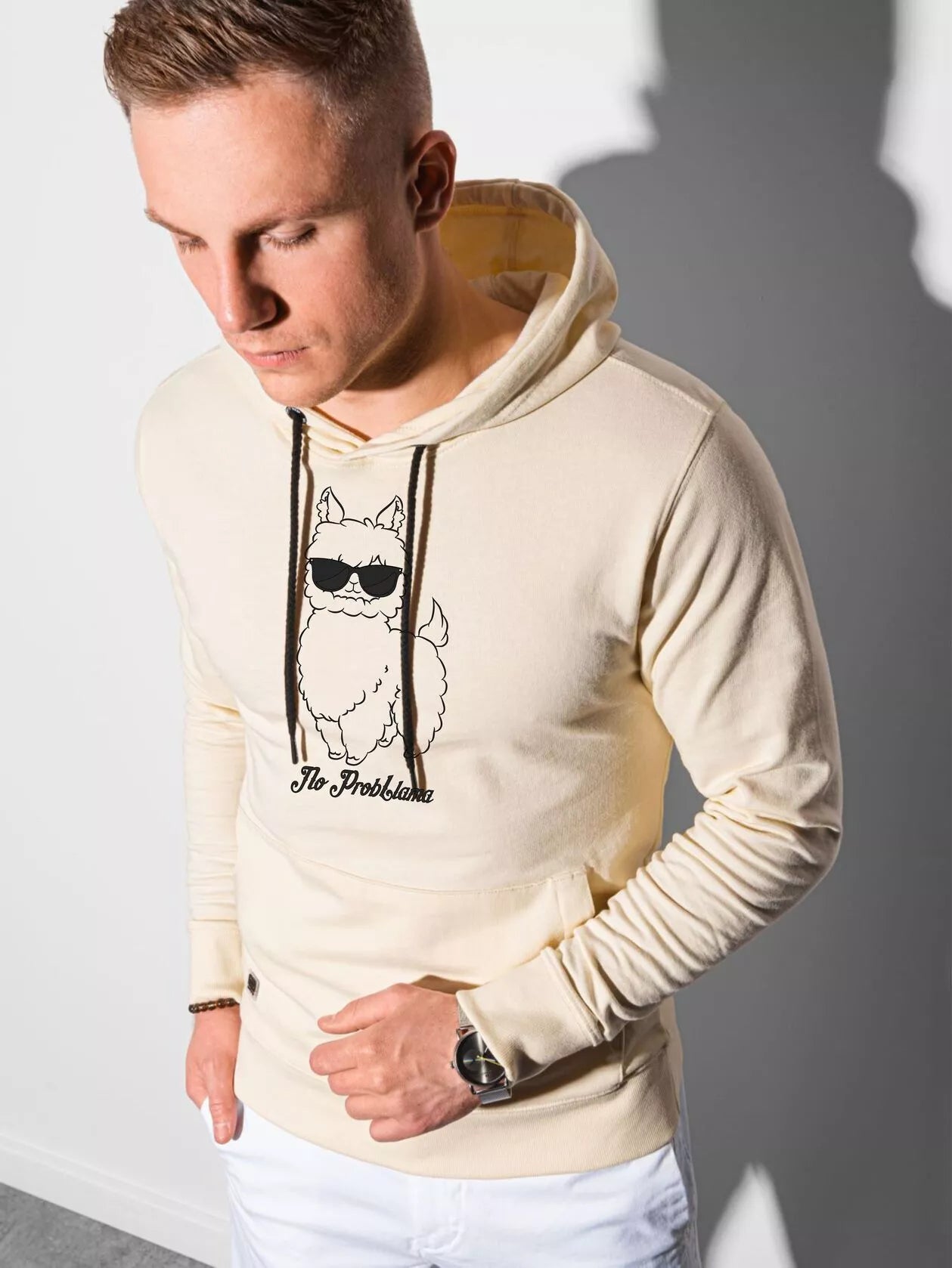 Gelsvos spalvos džemperis su gobtuvu No ProbLlama