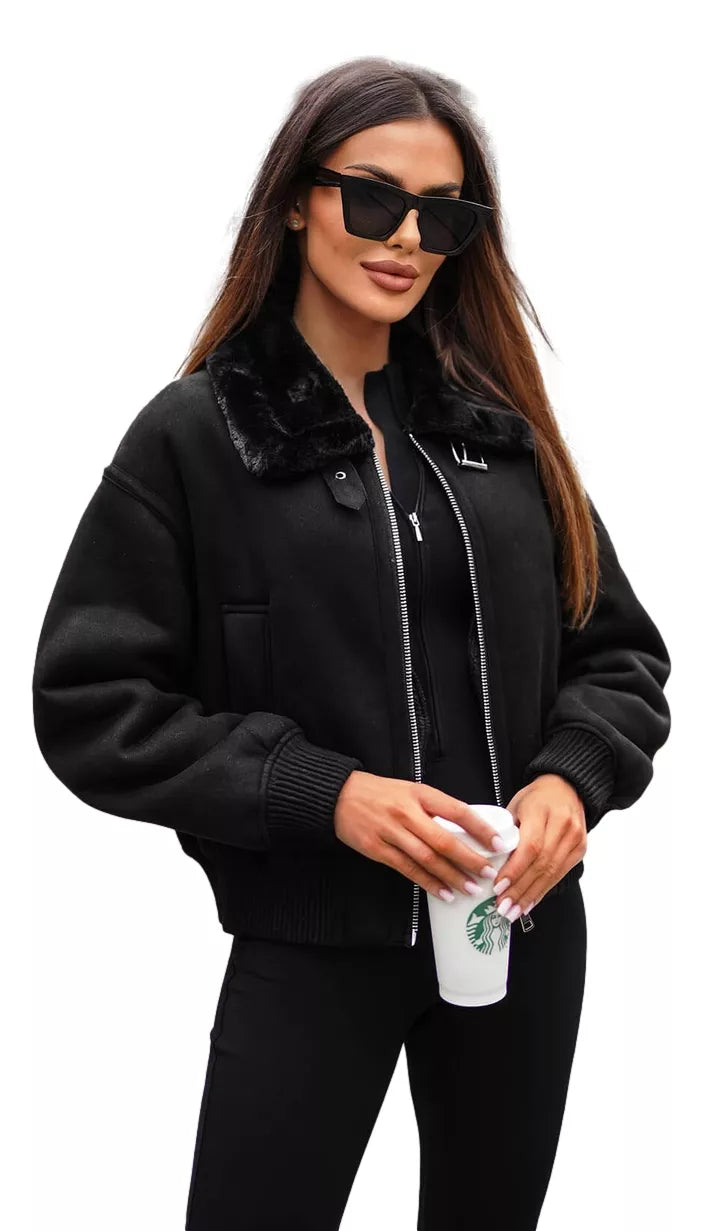 Juoda striukė su juodu kailiuku Edit