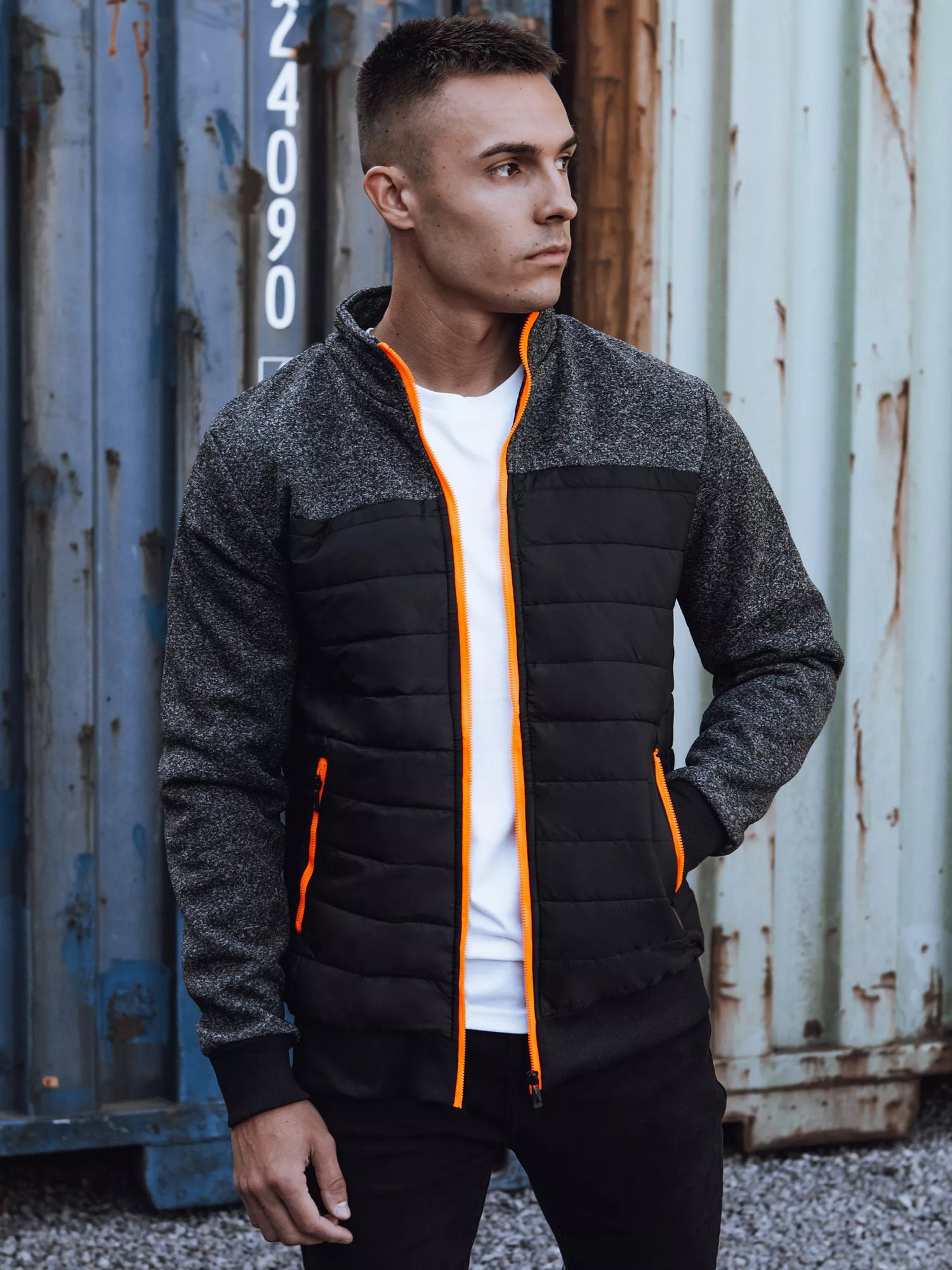 Juoda striukė Janil