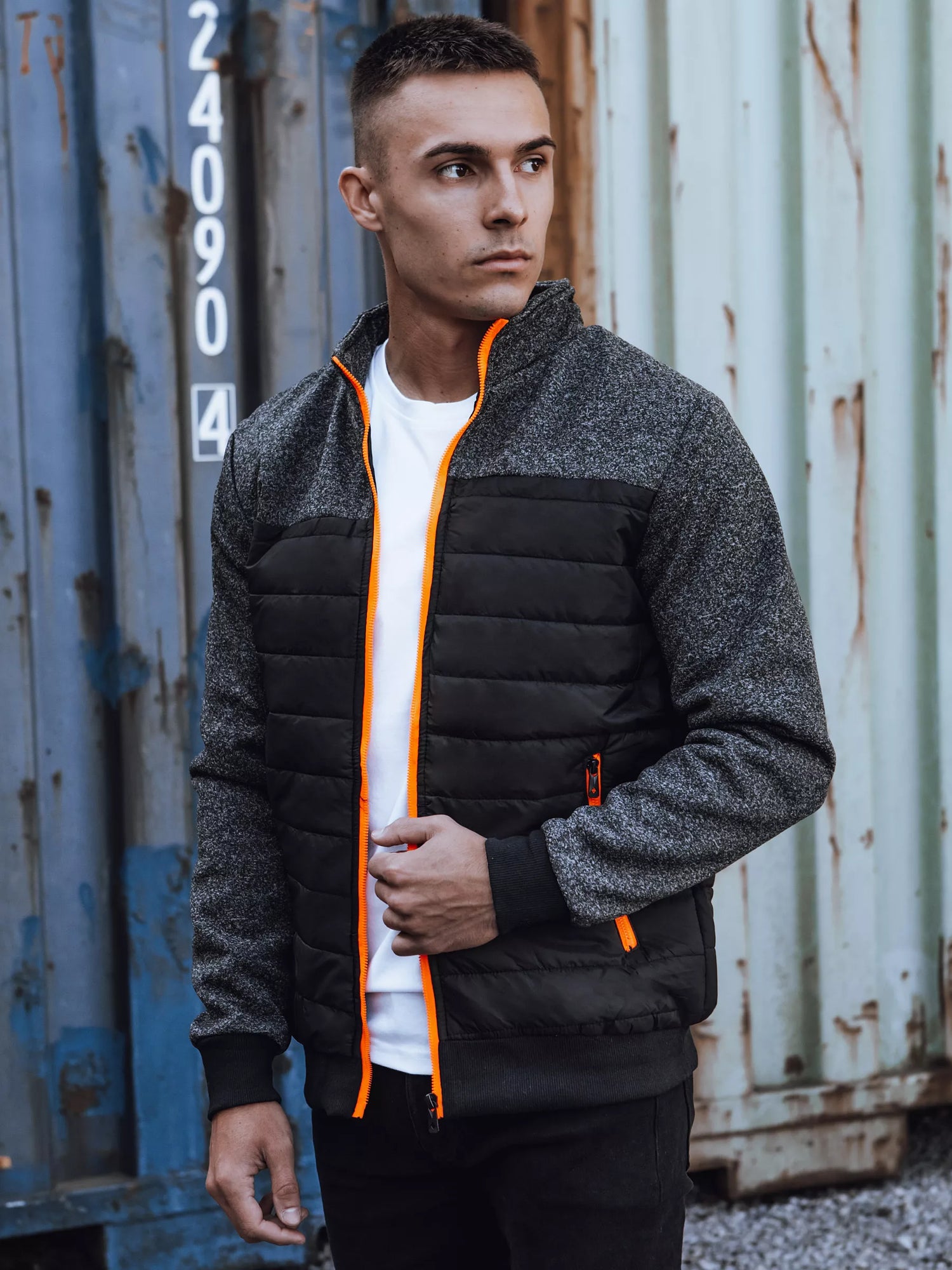 Juoda striukė Janil