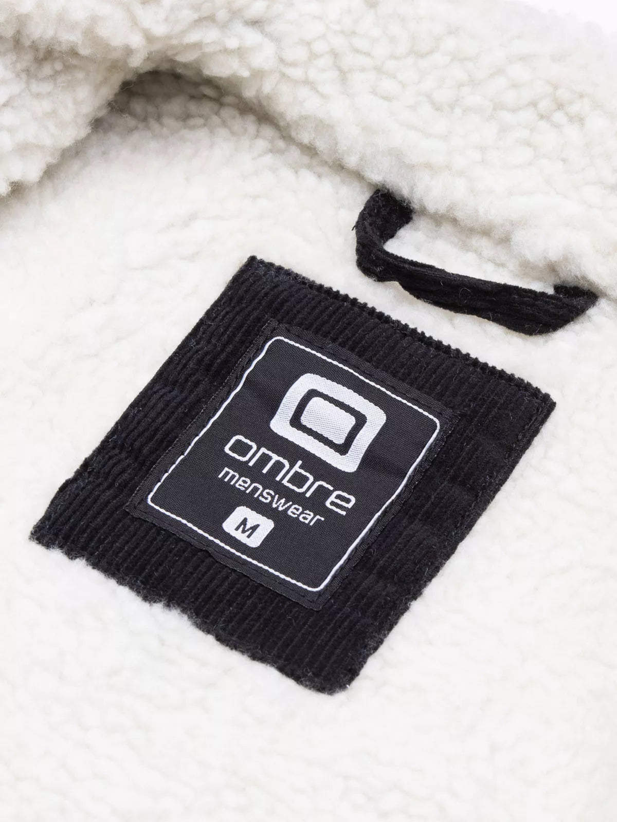 Juodos spalvos striukė Kensi