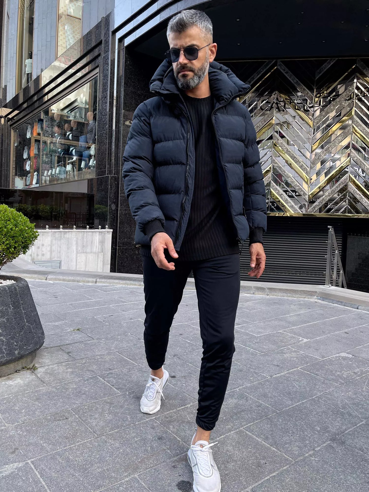 Juoda vyriška striukė Klover