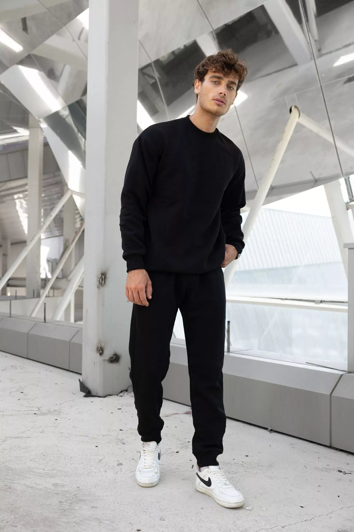 Juodas vyriškas komplektas Lipo