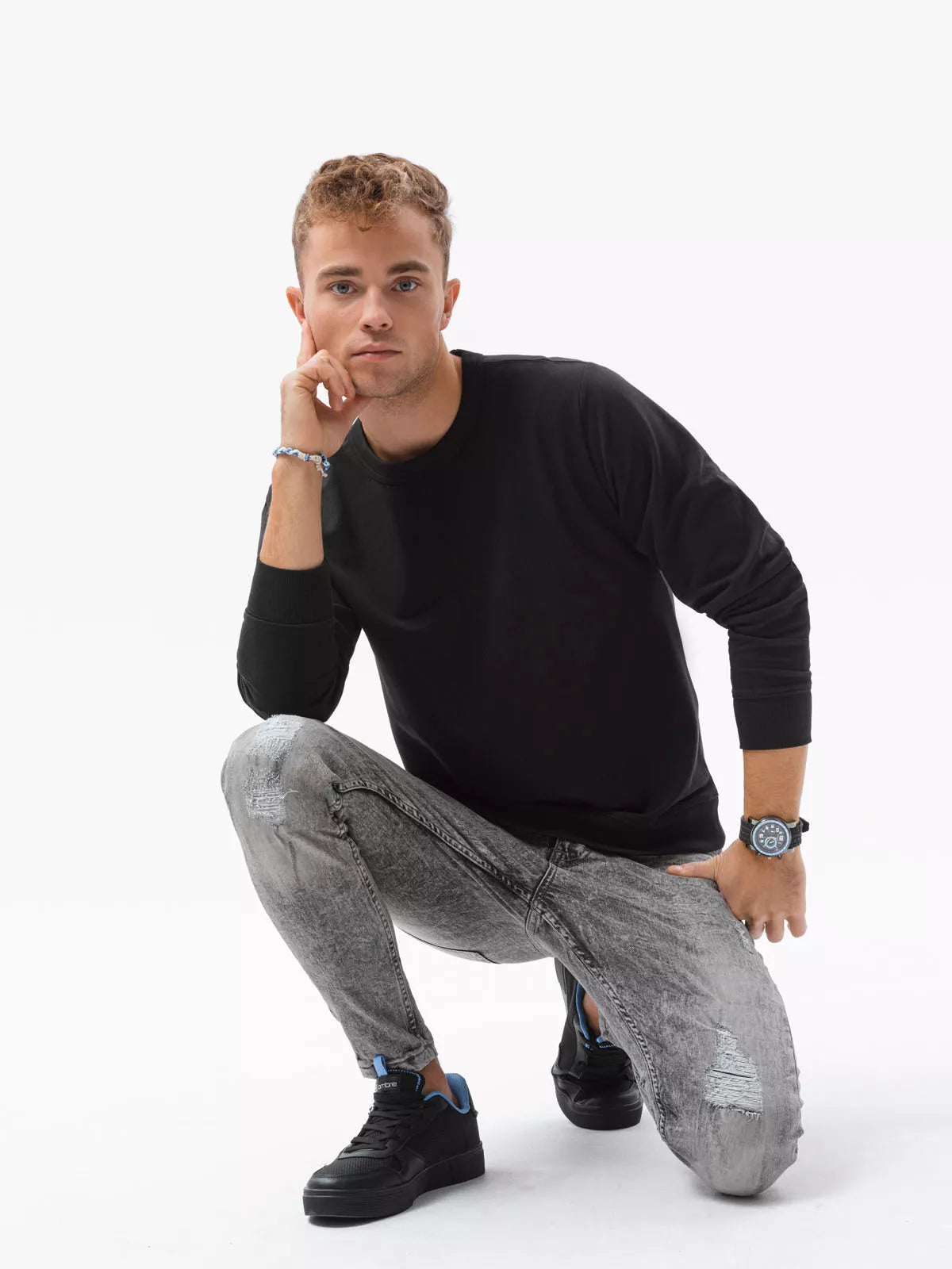 Juodos spalvos džemperis Likos