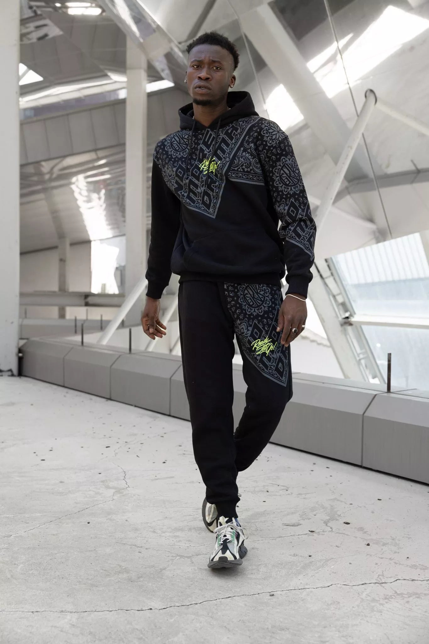 Juodas laisvalaikio komplektas vyrams Margis