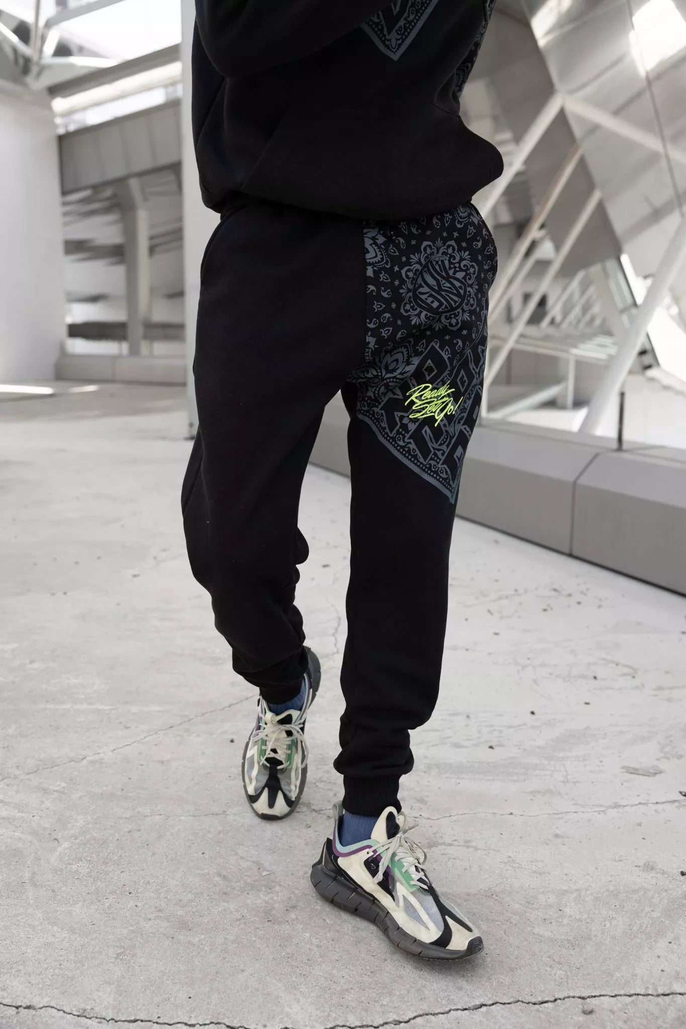 Juodas laisvalaikio komplektas vyrams Margis