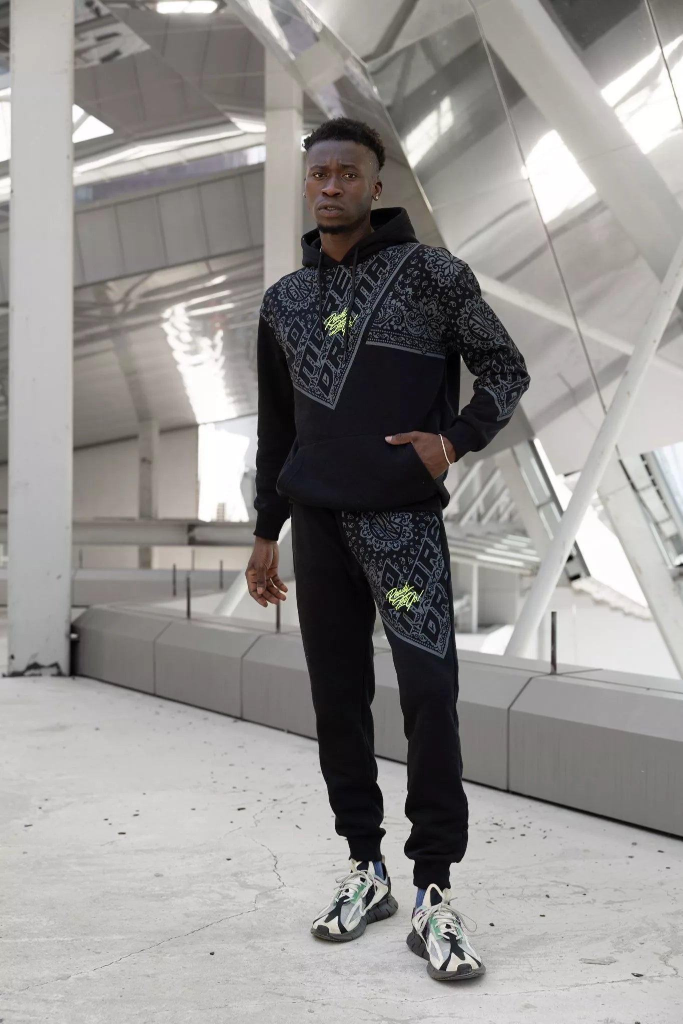 Juodas laisvalaikio komplektas vyrams Margis