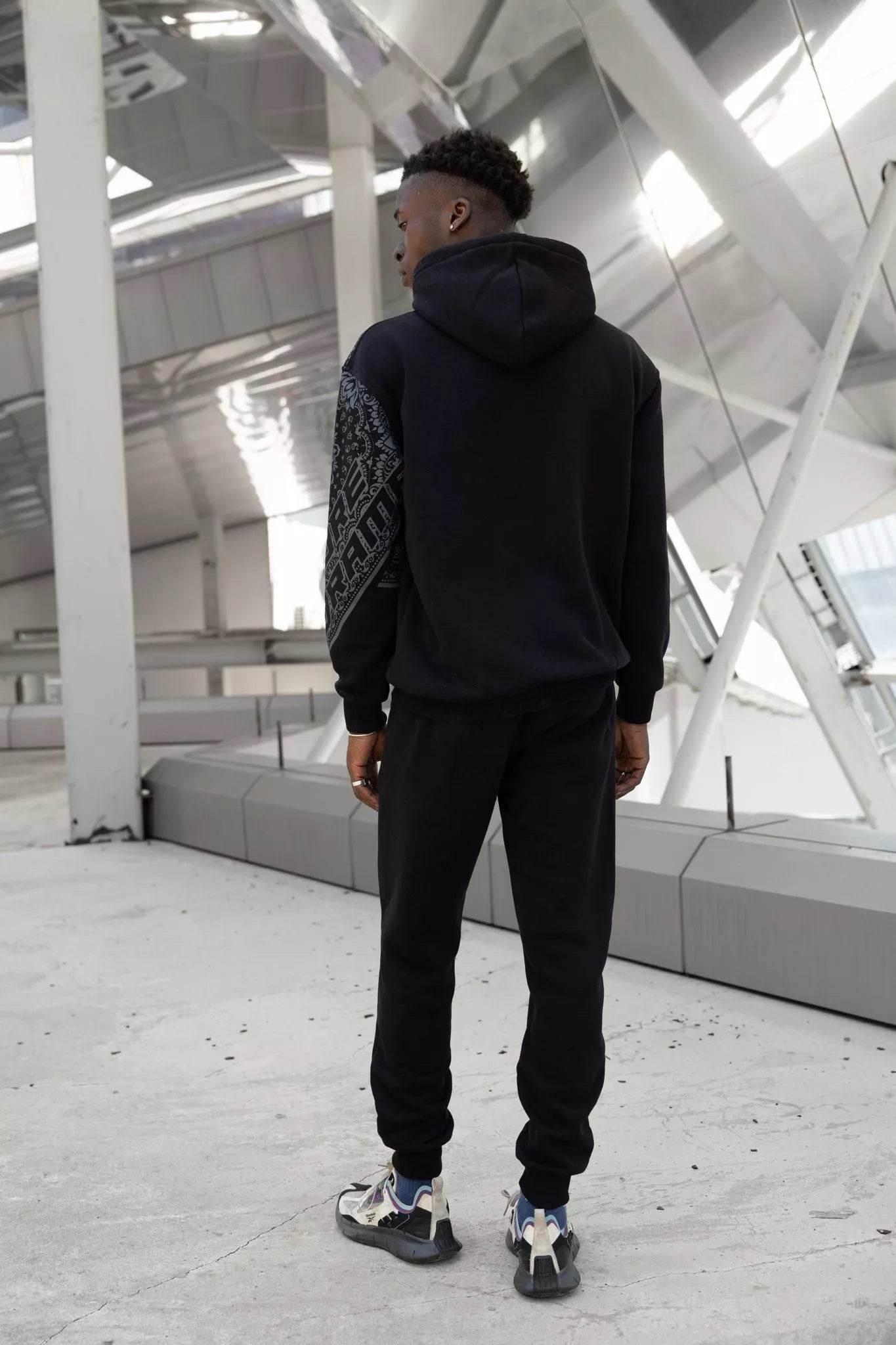 Juodas laisvalaikio komplektas vyrams Margis